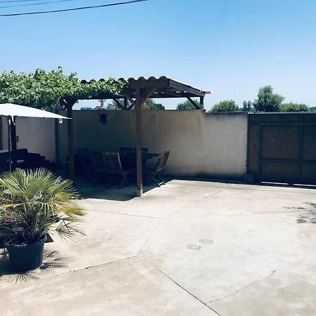 Appartement Tout Confort Avec Parking Fermé Arles Extérieur photo