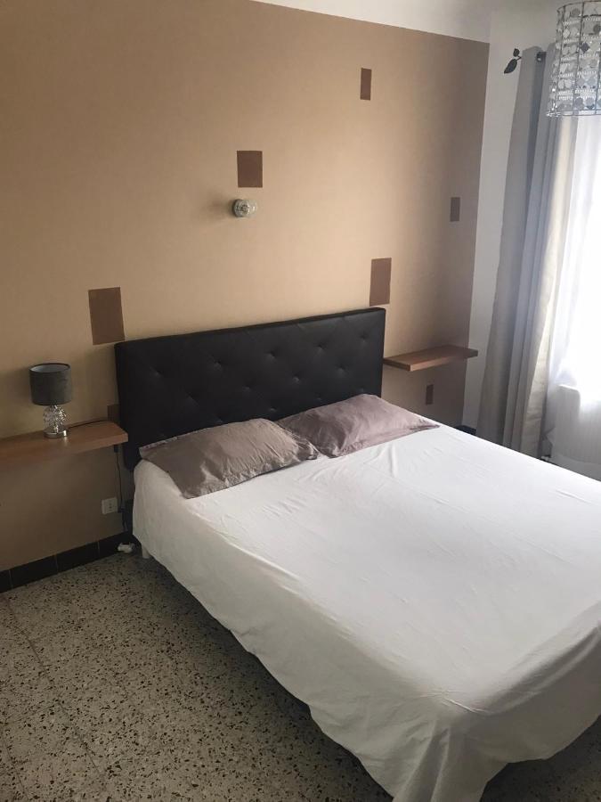 Appartement Tout Confort Avec Parking Fermé Arles Extérieur photo